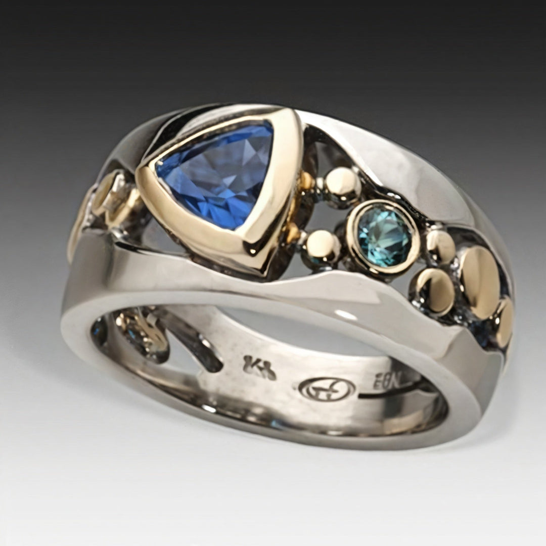 VINTAGE BLUE CRYSTAL RING