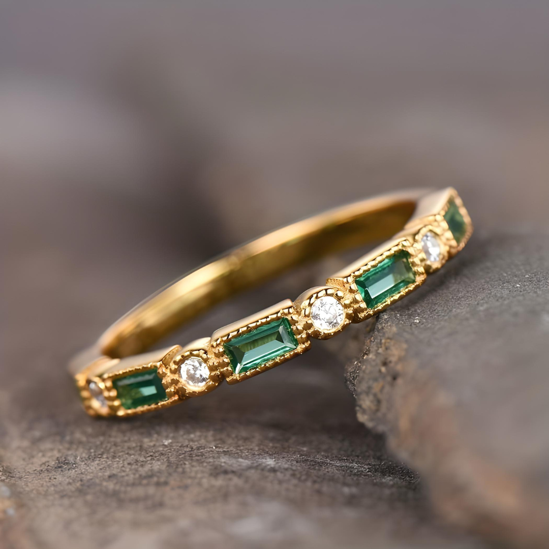 VINTAGE GREEN INLAID ZIRCONIA GOLD RING