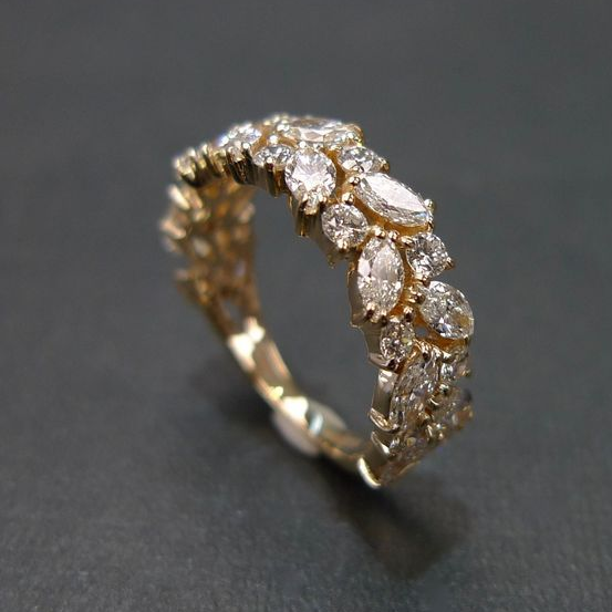 VINTAGE BRIGHT GOLDEN RING